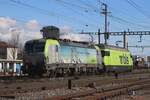 Am 13 Februar 2024 hat auch die geschleppter 475 413 deren Pantograf gehoben beim durchfahren von Pratteln.