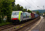 Die BLS Cargo 502, Re 486 502-8/E 486 502 SF  The Alpinists in Europa  (91 85 4486 502-8CH-BLSC) fährt am 07 Juli 2025 mit einem HUPAC KLV-Zug durch Kirchen (Sieg) in Richtung Köln.