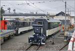 Der neue ZAGRO E-MAXI (mit Batterieantrieb) rangiert in Chernex im Bereich des Atelier der MOB einen Panorama Wagen.