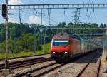 Re 460 038-3  Hauenstein  fhrt am 28.05.2012 mit einen IC aus Lausanne im Bahnfof Puidoux-Chexbres ein.