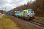 Die BLS Cargo 410 – Re 475 410-7 (91 85 4475 410-7 CH-BLSC) fährt am 26.03.202, mit einem langen KLV-Zug, durch Dillbrecht über Dillstrecke (KBS 445) in südlicher Richtung.