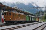 50 Jahre Blonay Chamby - Bündnertag im Saaneland: Die BB 4/4 81 / RhB Ge 4/4 181 steht mit ihre Extrazug in Gstaad für die Rückfahrt nach Montreux bereit.