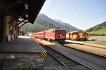 RhB Ge 4/4 I U Nr.605 in Zouz und Tmf 2/2 Nr.86 und Nr.90 am 22.08.2009.