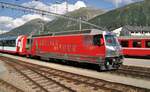 Ge 4/4 III Nr.651 mit Werbung für Glacier-Express in Samedan am 24.08.2009.