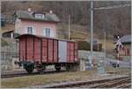 Einer der wohl letzten  K2  der noch im aktiven Einsatz ist: der WAGON DE SECOURS der TMR mit der UIC Nummer 99 85 9574 101-3 CH-TMRSA in Orsières. Bis 1908 wurden an die damals noch junge SBB und einige Privatbahnen über 1000 Stück der als K2 bezeichneten gedeckten Güterwagen ausgeliefert. Etliche verkehrten noch bis in die 1980 im Stückgutverkehr, dann wurde der Stückgutverkehr  optimiert  und später eingestellt und somit konnte man sich von den K2 Wagen trennen. 24. Januar 2026