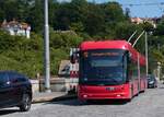 (266'110) - Bernmobil, Bern - Nr. 32 - Hess/Hess Gelenktrolleybus am 24. August 2024 in Bern, Nydeggbrcke 