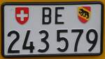 (265'916) - Nummernschild - BE 243'579 - am 18. August 2024 beim Bahnhof Langnau