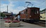 Auch eine Museumsbahn bietet Alltags-Szenen: Während die BOB HGe 3/3 29 in Kürze Richtung Chamby fahren wird, verabschieden sich Mutter und Kind vom Lokführer.