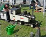 Festival Suisse de la vapeur 2026 (Schweizer Dampffestival 2026) - erste Eindr�cke (nachdem ich heute in Lausanne gearbeitet habe und erst am Sonntag Nachmittag Zeit habe): Dieses Jahr wird in Blonay auch ein  mini-train  gezeigt. 
Die sch�ne Mallet Lok 403 ist fahrbereit und der Lokf�hrer erh�lt letzte Instruktionen, bevor die Fahrt losgeht. 

23. Mai 2026
