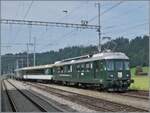 Überraschung: Vom Bodensee kommend (Rorschach) erreicht der VH-MThB ABDe 4/4 N° 12 mit dem  Bodan -Salon-Wagen und dem VH-MThB BDt Sumiswald-Grünen.

15. Juni 2025