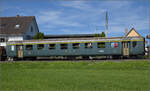 Der Museumszug mit Seetalkrokodil De 6/6 15301 mit BLS A 801 und SBB F 16847 rollt das starke Gefälle nach Hochdorf herunter.