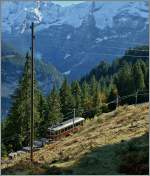 Ein BLM -Triebwagen auf der Fahrt nach Mürren kurz nach der Abfahrt von Grütschalp.