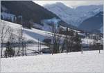 Schon fast ein Zugsuchbild: Der MOB ABDe 8/8 4002 VAUD auf der Fahrt Richtung Zweisimmen zwischen Gruben und Schönried.