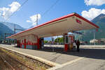 Der schmalspurige Bahnhof Martigny der TMR - Transports de Martigny et Rgions, ex Martigny-Chtelard-Bahn (MC), fr den „Mont-Blanc Express“.