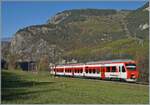 Der Region Alps RABe 525 041 (NINA) ist als Regionalzug auf dem Weg von Martigny nach Le chable und erreicht in Kürze Sembrancher. 

30. Okt. 2024