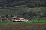 Der BDe 4/4 102 (es Birisgtalbahn) mit seinem Bt 134 an der Spitze bei Villy aufdem Weg nach Monthey.