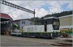 Der transN Tm 4/4 (Tm 857) Baudiensttraktor Tm 90 85 857 0012-7 scheint für die nur 16,23 Km lange Strecke Les Ponts de Martel nach La Chaux de Fonds doch übermässig lang zu sein, doch