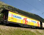 RhB Schiebewandwagen der Calanda Brauerei Haikqq-y 5161 bei Bever am 19.08.2009.