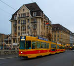 Der BLT (Baselland Transport AG) Triebwagen Be 4/8 251 gekuppelt mit Be 4/6 231 fhrt am 29.12.2017, als Linie 17 (Ettingen Bahnhof – Schifflnde), ber die Mittlere Brcke in Basel.