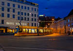 
Abends vor dem Bahnhof Basel SBB, da vergeht die Zeit im Fluge, wenn man auf seinen Zug wartet....
Ein BLT Stadler Tango Be 6/10 am 21.05.2018, als Linie 10 - Rodersdorf Station,  kurz vor der Haltestelle Basel Bahnhof SBB.