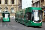 Be 6/8 Combino Nr.312 und Be 6/8 Flexity 2 Nr.5033 in der Haltestelle Schifflände in Basel am 29.09.2019.