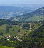 Blick auf die Les Avants–Sonloup (LAS) am 26.05.2012 bei der Bergabfahrt vom Rochers-de-Naye.