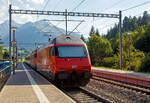 Zwei SBB Re 460 schieben einen IC nach Brig Steuerwagen voraus am 08.09.2021 durch den BLS Bahnhof M�lenen.