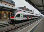 Ein  Flirt  als S 6 auf dem Weg nach Basel beim Halt in Lörrach.
12. April 2006