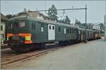 Ein  Münster -Pendel wartet in Beinwil am See auf die Abfahrt nach Beromünster. Noch im Bahnhof selbst, nach ein paar hundert Meter Fahrt, erfolgt eine Spitzkehre, bevor dann der De 4/4 diese typische  Münster-Pendel  Komposition nach Beromünster ziehen wird.

Analogbild vom 4. Juli 1984 

