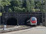 Ein SBB RABe 501  Giruno verschwindet in Göschenen im 15 Kilometer langen Gotthardtunnel. Guten ein Jahr lang kommen die Reisenden via Gotthard in den Genuss der prächtigen Landschaft entlang der Gotthard Strecke, ab dem 2. September 2024 wird die Fahrt dann wieder durch en Gotthard Basis Tunnel (GBT) gehen.

4. Sept. 2023