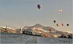 Ein MOB GDe 4/4 mit einem GoldenPass-Zug nach Montreux kurz nach Château d'Oex, wo gerade das Ballon Festival statt findet.