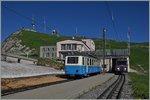 Der Bhe 2/4 207 auf der Gipfelstation Rochers de Naye (Schwellenhöhe 1970 müM).