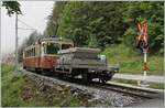 Mit einem Vorstellwagen an der Spitze hat der Be 4/4 21 vor kurzem M�rren verlassen und ist nun auf dem Weg nach der Gr�tschalp.