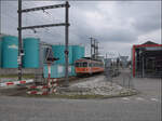 Bierlisi statt Bipperlisi. 

Be 4/4 104 in Langenthal Gaswerk mit der Motorex-Kulisse. Februar 2026.