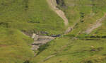 Der Güterzug mit Lok 9 im Aufstieg unterhalb der Rothorn Bergstation.