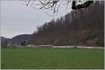 Auch bei Lampenberg-Ramlinsburg verläuft die WB meist neben der Strasse, doch das hier etwas weitere Tal ermöglichte doch ein paar  Landschaft -Bilder der Waldenburger Bahn.