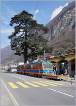 Der Monte Generoso Beh 4/8 11 wartet in Capolago Riva San Vitale auf die Abfahrt auf den Monte Generoso.

21. März 2019