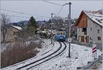 Der MOB ABDe 8/8 4001 fahrt als Regionalzug 2331 von Chernex nach Montreux  und verlsst den Halt Planchamp.