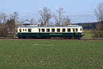 Erste Fahrt des CFe 2/4 101, ehemals BDe 2/4 101 der ehemaligen Sensetalbahn (STB). Nach der Revision fuhr der CFe 2/4 101 mit Baujahr 1938 am 8. März 2021 in eigener Kraft von Bönigen nach Romanshorn. Dabei wurde der historische Triebenwagen in Langenthal bei einem Zwischenhalt sowie auf flotter Fahrt bei Roggwil fotografiert. Die Strecke der Sensetalbahn führte von Flamatt via Laupen nach Gümmenen. Am 23.5.1993 wurde die Strecke Laupen-Gümmenen stillgelegt und Laupen wurde zum Endhalt der S-Bahn Bern.
Foto: Walter Ruetsch