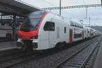 Grau war 22 Juni 2024 wann SBB 512 022 in Brugg AG deren Abfahrt abwartet.