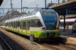   Der vierteilige Flirt RABe 523 075 der transN (Transports Publics Neuchâtelois, ex TRN und TN) steht am 18.05.2018 als RE nach Le Locle im Bahnhof Neuchâtel (Neuenburg) zur Abfahrt bereit.