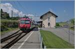 Der TRAVYS RBDe 560 384-0 (RBDe 560 DO TR 94 85 7560 384-0 CH-TVYS)  Lac de Brenet  hat als Regionalzug 6016 Le Lieu erreicht und fährt nach einem kurzen Halt weiter nach Vallorbe. Der kleine Bahnhof von Le Lieu vermittelt noch ein Ambiente wie sie vor 20 - 30 Jahren auf vielen Nebenbahnstationen vorzufinden war. 16. Juni 2022