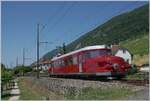 F�r Fronleichnam bot die OeBB eine attraktive Fahrt mit dem Roten Pfeil nach Ligerz an. Ein guter Grund an den Bielersee zu fahren und den sch�ne OeBB RCe 2/4 607 (UIC 99 85 911 6 607-7) zu fotografieren. Der Plan war, den Zug hier wie zu sehen zu fotografieren und dann rasch zum nicht weit entfernten Bahnhof zu eilen und den dort stehenden  Roten Pfeil  in aller Ruhe abzulichten. Doch zu meiner �berraschung hielt er im (geschlossen) Bahnhof von Ligerz nicht, sondern fuhr weiter... 

19. Juni 2025