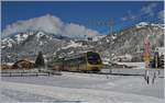 Ein  Lenker Pendel  zwischen Saanen und  Gstaad auf seiner Fahrt von Rougemont nach Zweisimmen.