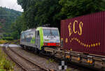 Die BLS Cargo 502, Re 486 502-8/E 486 502 SF  The Alpinists in Europa  (91 85 4486 502-8CH-BLSC) fährt am 07 Juli 2025 mit einem HUPAC KLV-Zug durch Kirchen (Sieg) in Richtung Köln.