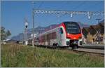 Nach längerem Suchen endlich gefunden bzw. die Gelegenheit bekommen ein Foto zu bekommen: in Bex steht der neue RegionAlps RABe 533 703. Dahinter der SBB RABe 531 002. Interessanterweise ist der  RegionAlpes Triebzug trotz unterschiedlicher Farbgebung, einer anderen Einteilung der 1. Klasse und einer anderen Baureihen Bezeichnung ein SBB Triebzug, wie jedenfalls die UIC Nummer verkündet: RABe 94 85 0 533 703-0 CH-SBB. 30. Oktober 2024