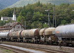 SBB: Einer der sehr selten gewordenen zweiachsigen Gterwagen  Mohrenkpfe  in Reuchenette-Pry am 22.