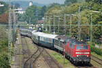 218 422-4 und eine weitere 218 mit einem SBB EC mit Salonwagen f�hrt �ber den Bodenseedamm in Lindau ein am 30.08.2008.