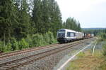 761 004-1 zieht mit einer 386 und einem Elbtal Umleiter von Cheb nach Hof auf Höhe des Waldbads Schwarzenbach an der Saale in Richtung Hof.