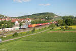 187 511-1 zieht mit einem Containerzug durch Retzbach-Zellingen.